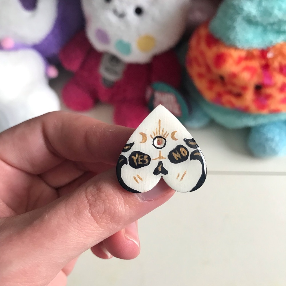 Planchette pin